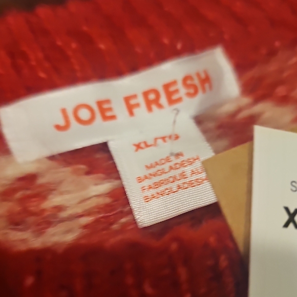 Scandinavian Style Red and Cream Knit Sweater - Picture 7 of 10